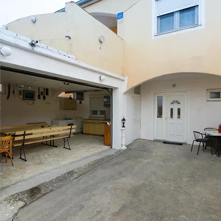 Apartman Sara *