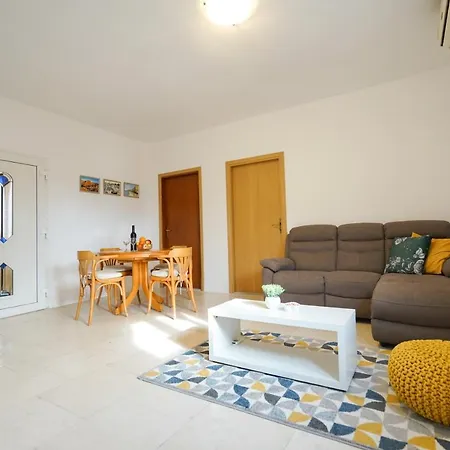 Sara Apartman *